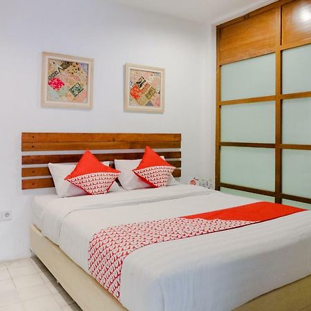Augustina Home Malang Exterior foto