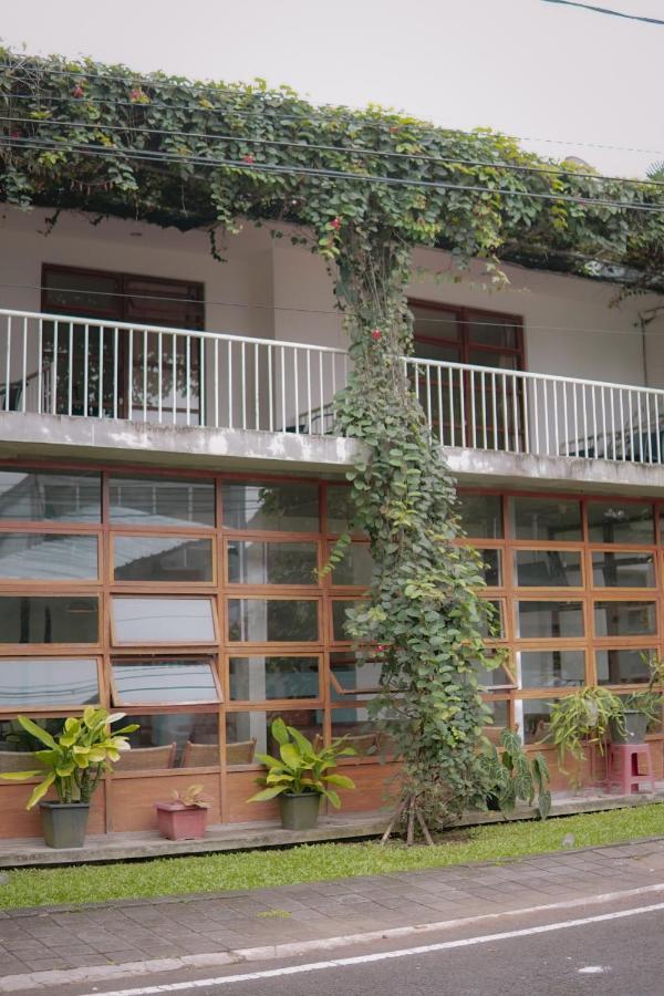 Augustina Home Malang Exterior foto