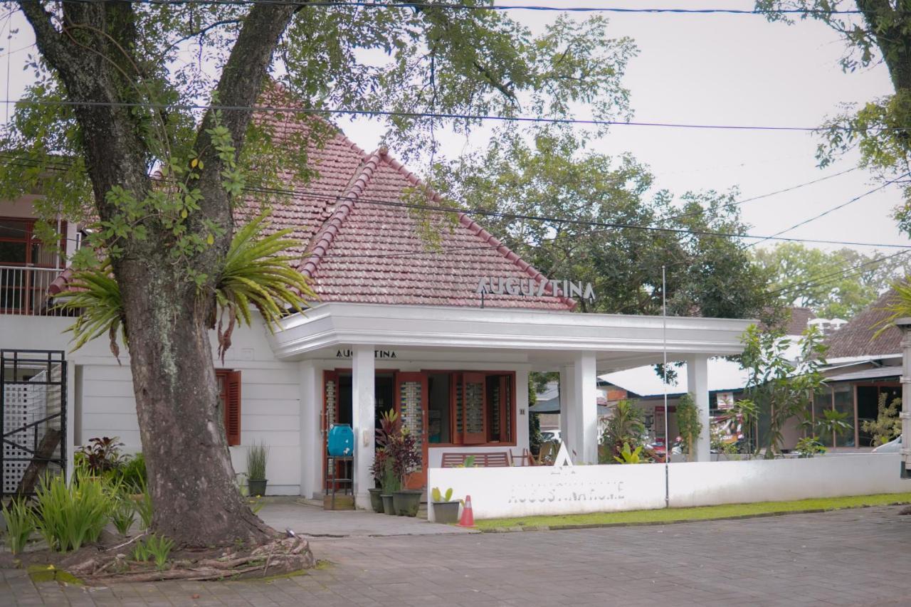 Augustina Home Malang Exterior foto