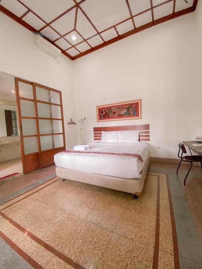 Augustina Home Malang Exterior foto